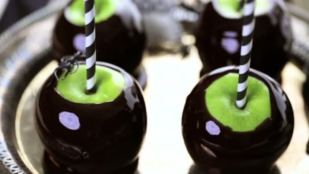 цукерки яблука для вечірки на Хелловін
 - Кадри, відео