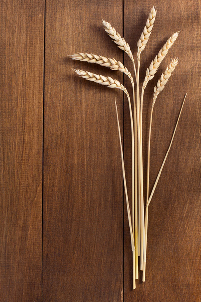 ears of wheat on table - Fotó, kép