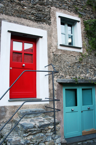 kis bejárata egy kis ház egy kis faluban, Olaszország - Fotó, kép