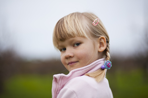 Little girl outdoors - Foto, Imagem
