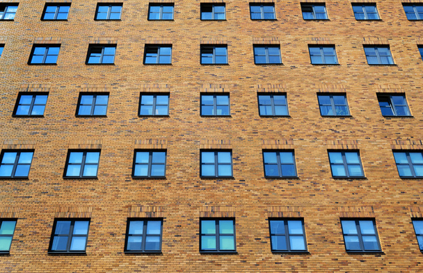 windows ile tuğla duvar - Fotoğraf, Görsel