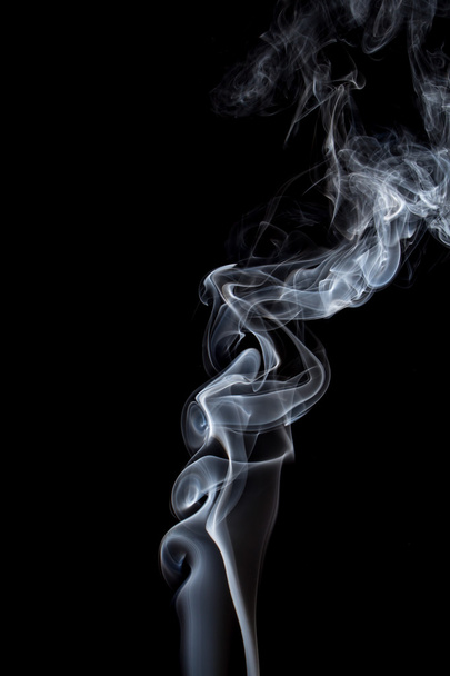 Abstrakt des Rauchtanzes auf schwarzem Hintergrund. - Foto, Bild