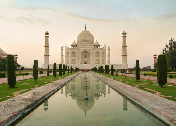 Vista del Taj Mahal en Agra
 - Foto, Imagen