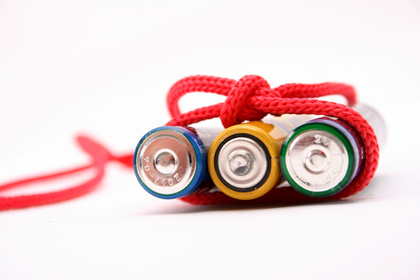 Vörös kötelet kötött akkumulátor - Fotó, kép