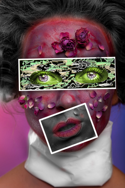 vrouw met ingelijste ogen en lippen - Foto, afbeelding