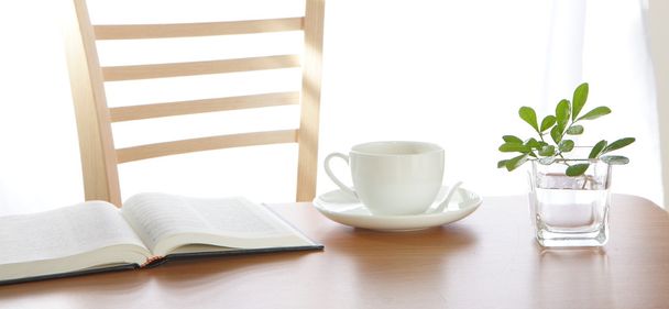 Leisure time with a book and coffee - Foto, Imagen