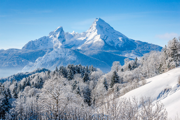 Paisaje invernal en los Alpes bávaros con macizo de Watzmann, Alemania
 - Foto, Imagen