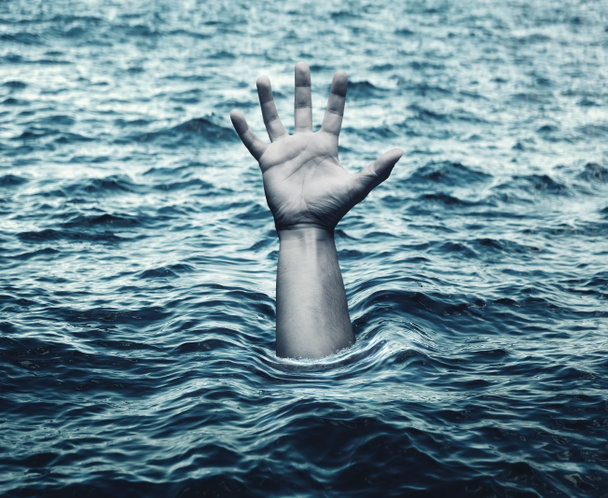 Χέρι πνιγούν άνθρωπος στη θάλασσα - Φωτογραφία, εικόνα