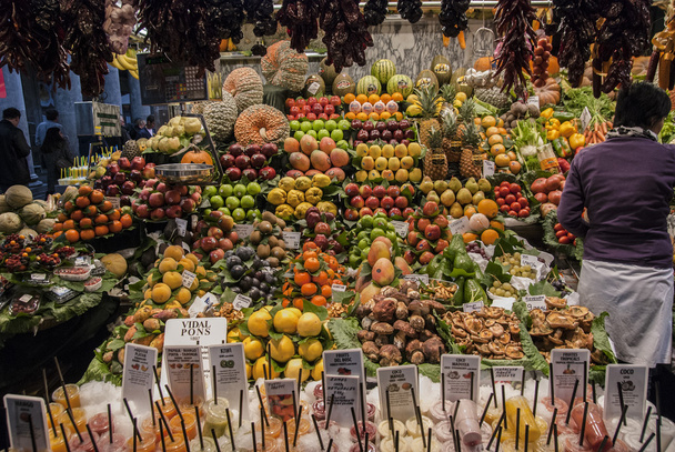 meyve ve sebze çarşı ile stand - Fotoğraf, Görsel