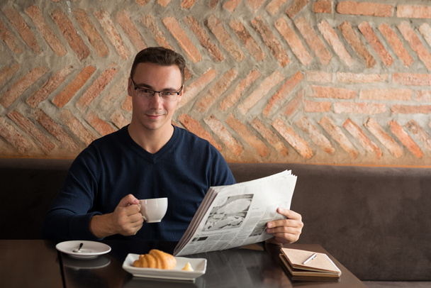 Smiling man with newspaper - Фото, изображение