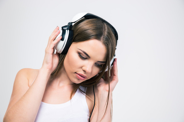 Girl listening the music in headphones - Foto, imagen