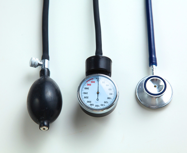 krevního tlaku měřič zdravotnického zařízení izolovaných na bílém - Fotografie, Obrázek