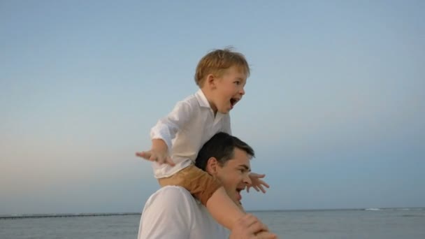 Glückliche Urlaubszeit mit dem lieben Vater - Filmmaterial, Video