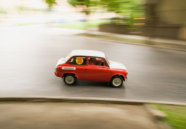 czerwony samochód w ruchu - Zdjęcie, obraz