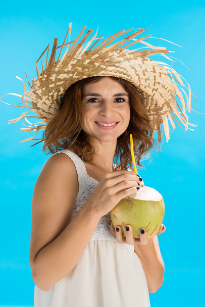woman with coconut cocktail - Φωτογραφία, εικόνα