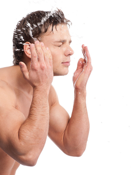Young man wash face - Foto, afbeelding