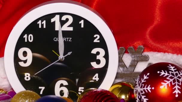 Clock and christmas toys - Video, Çekim