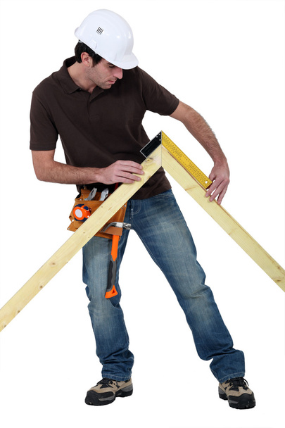 Man measuring truss - 写真・画像