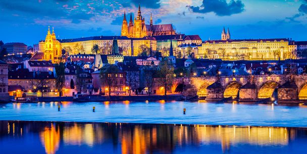 Alacakaranlık Prag Kalesi - Fotoğraf, Görsel