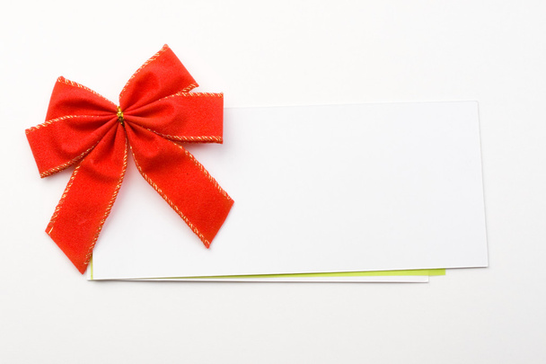 Red bow with card - Φωτογραφία, εικόνα