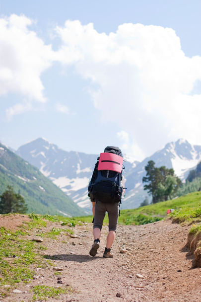 Hiker in Caucasus mountains - Foto, Imagen