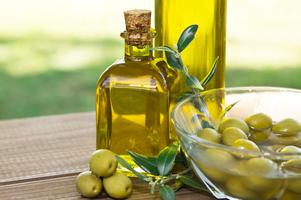 olives and  oil - Foto, Imagen