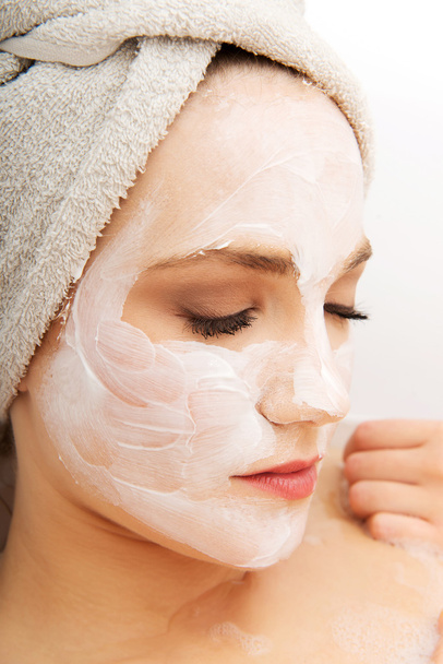 Woman relaxing with face mask. - Foto, Imagen