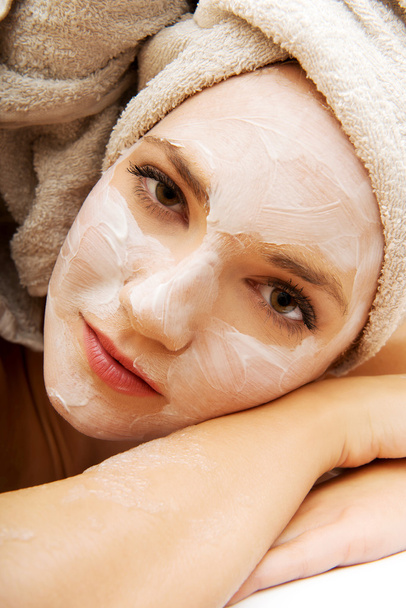 Woman relaxing in bathroom with face mask. - Foto, Imagen