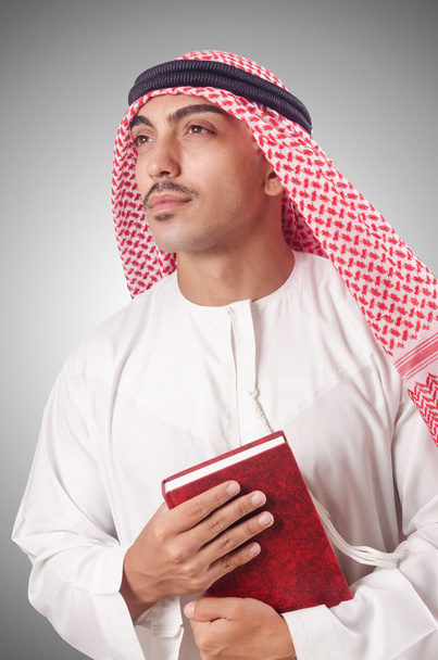 Arabische man bidden - Foto, afbeelding
