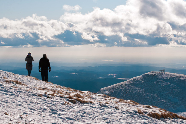 ζευγάρι στην κορυφή του βουνού - Φωτογραφία, εικόνα