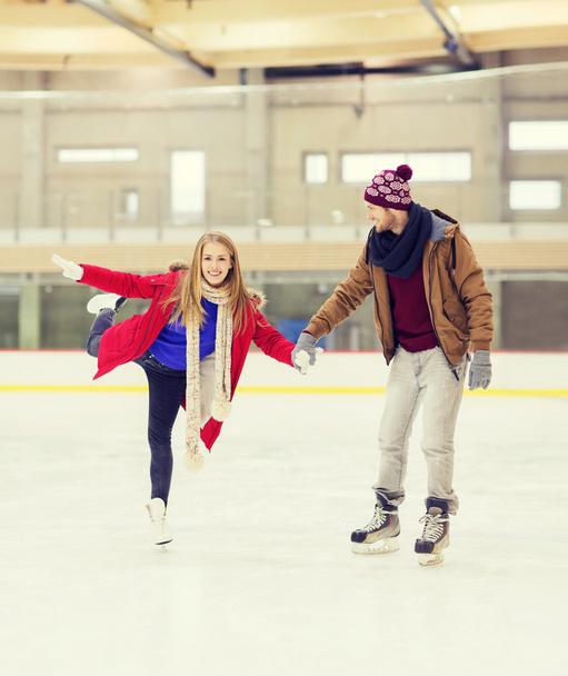 happy couple holding hands on skating rink - Fotoğraf, Görsel