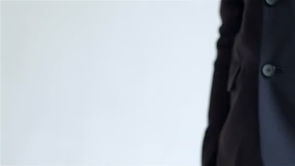 Close-up van een handdruk staande metgezellen - Video