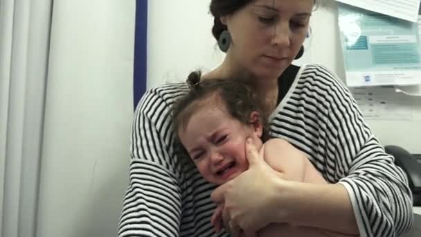 Toddler 15 months vaccination - Felvétel, videó