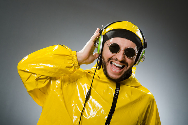 Homme en costume jaune
 - Photo, image