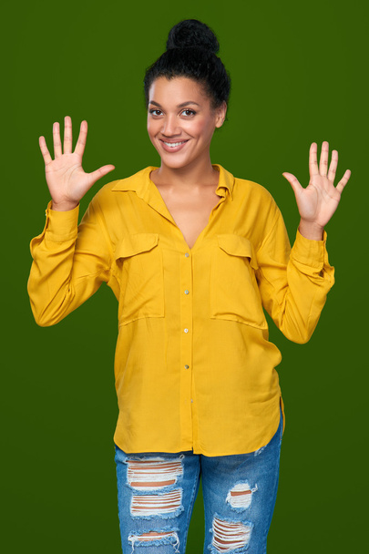 Woman showing ten fingers - Fotó, kép
