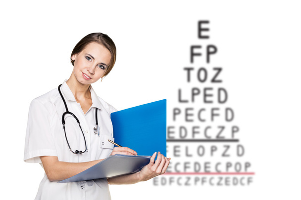 Lekarz rejestrowania wyników badanie wzroku - Zdjęcie, obraz