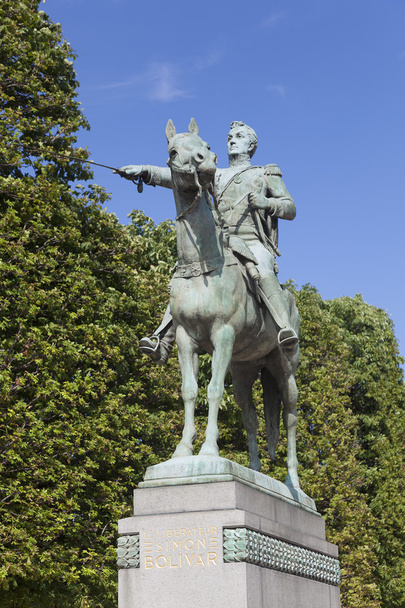 Statue of Simon Bolivar, Paris, Ile-de-france, France - 写真・画像