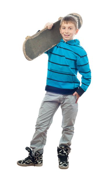 aranyos tizenéves fiú pózol a kezében elszigetelt fehér gördeszka - Fotó, kép