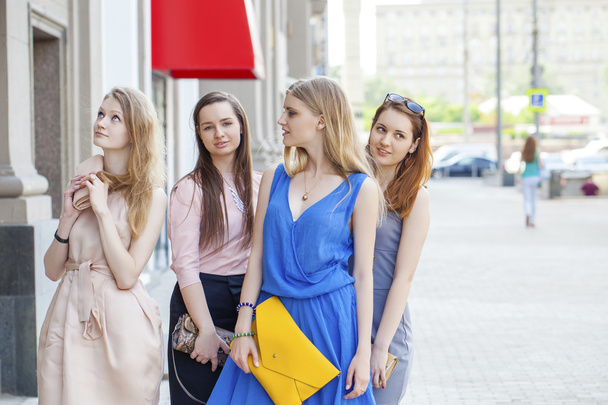 Portrait of a beautiful young four women walk on summer city - Foto, afbeelding