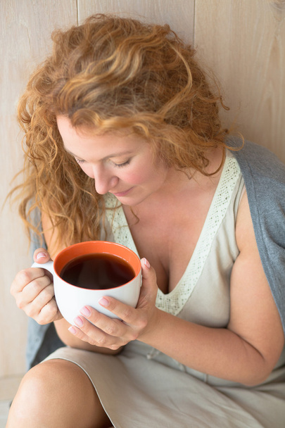Middle-aged woman with a cup of tea - Foto, Imagem