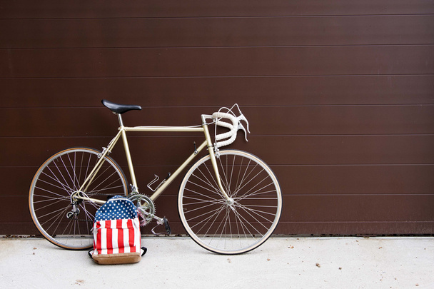 Vintage bicycle  with USA bag - Foto, imagen
