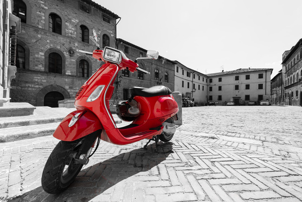 赤イタリアのスクーター - 写真・画像
