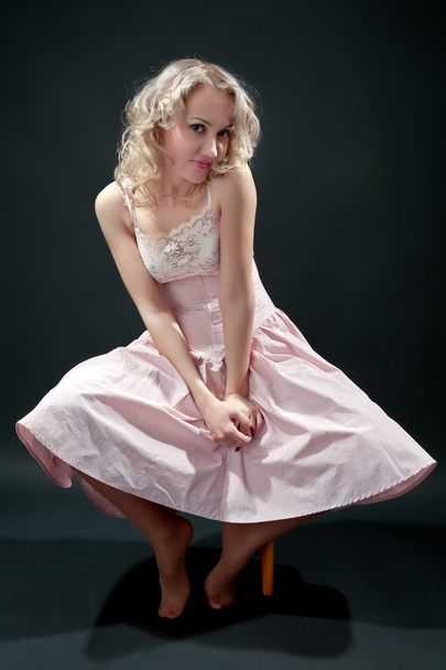 Blond woman sitting - Valokuva, kuva