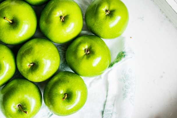 Bright green apples on white napkin - Fotografie, Obrázek