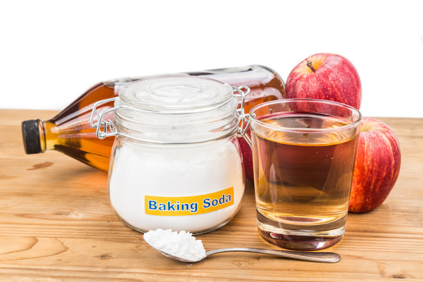 Asit reflü için Apple elma suyu sirke ve kabartma tozu birlikte - Fotoğraf, Görsel
