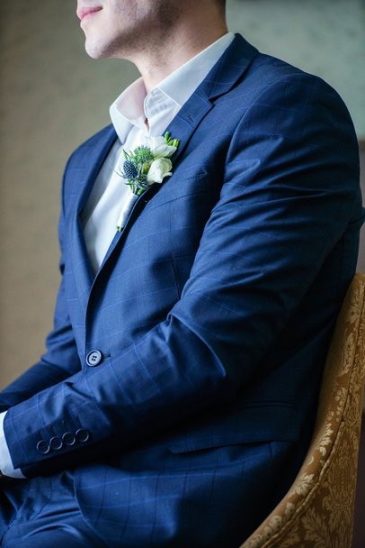Elegant groom with floral boutonniere - Φωτογραφία, εικόνα
