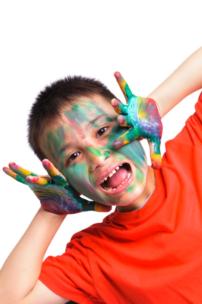 Menino com as mãos pintadas em tinta colorida
 - Foto, Imagem
