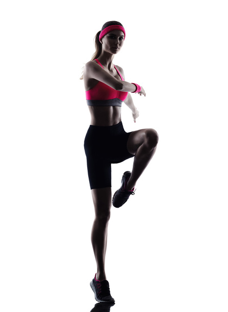 nő fitness ugrás gyakorlatok sziluett - Fotó, kép