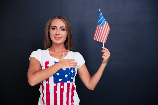 Portrait of a happy girl holding USA flag - Foto, Bild