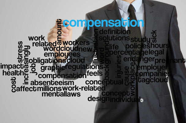 Hombre de negocios con interfaz virtual de compensación wordcloud
 - Foto, imagen